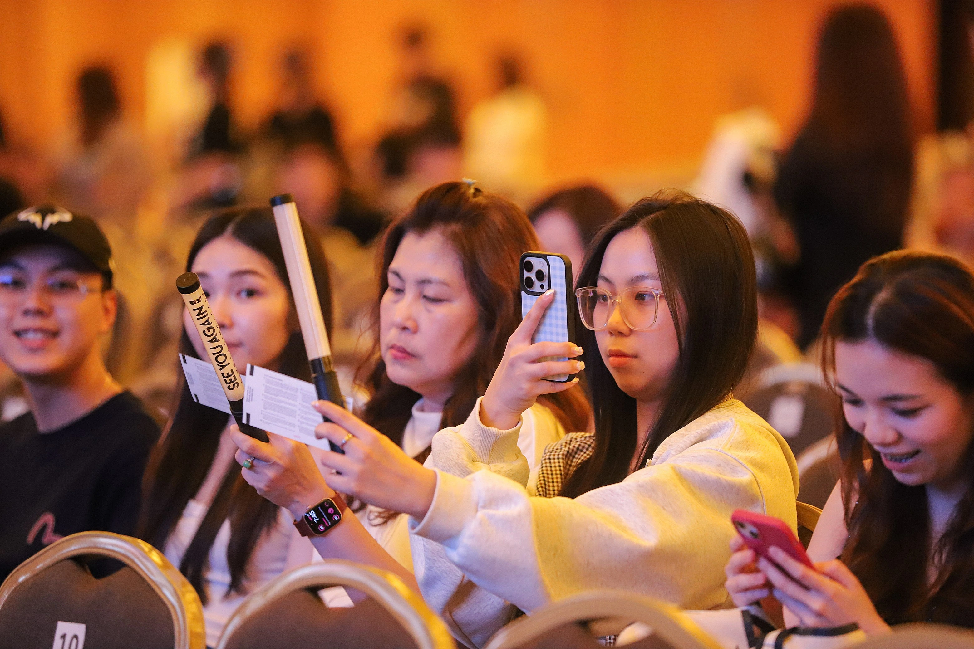 Audience members capturing live media with mobile devices
