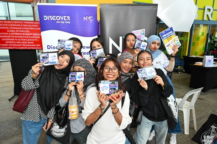 Instant Print Souvenirs and Engagement