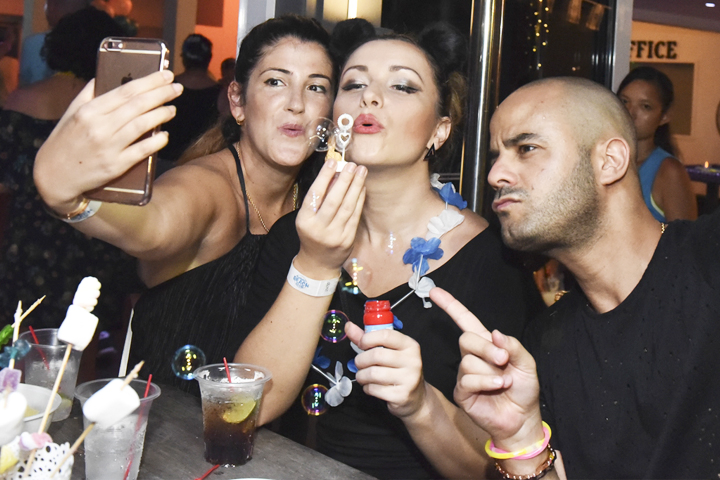 Guests Sending Smartphone Photos via WhatsApp